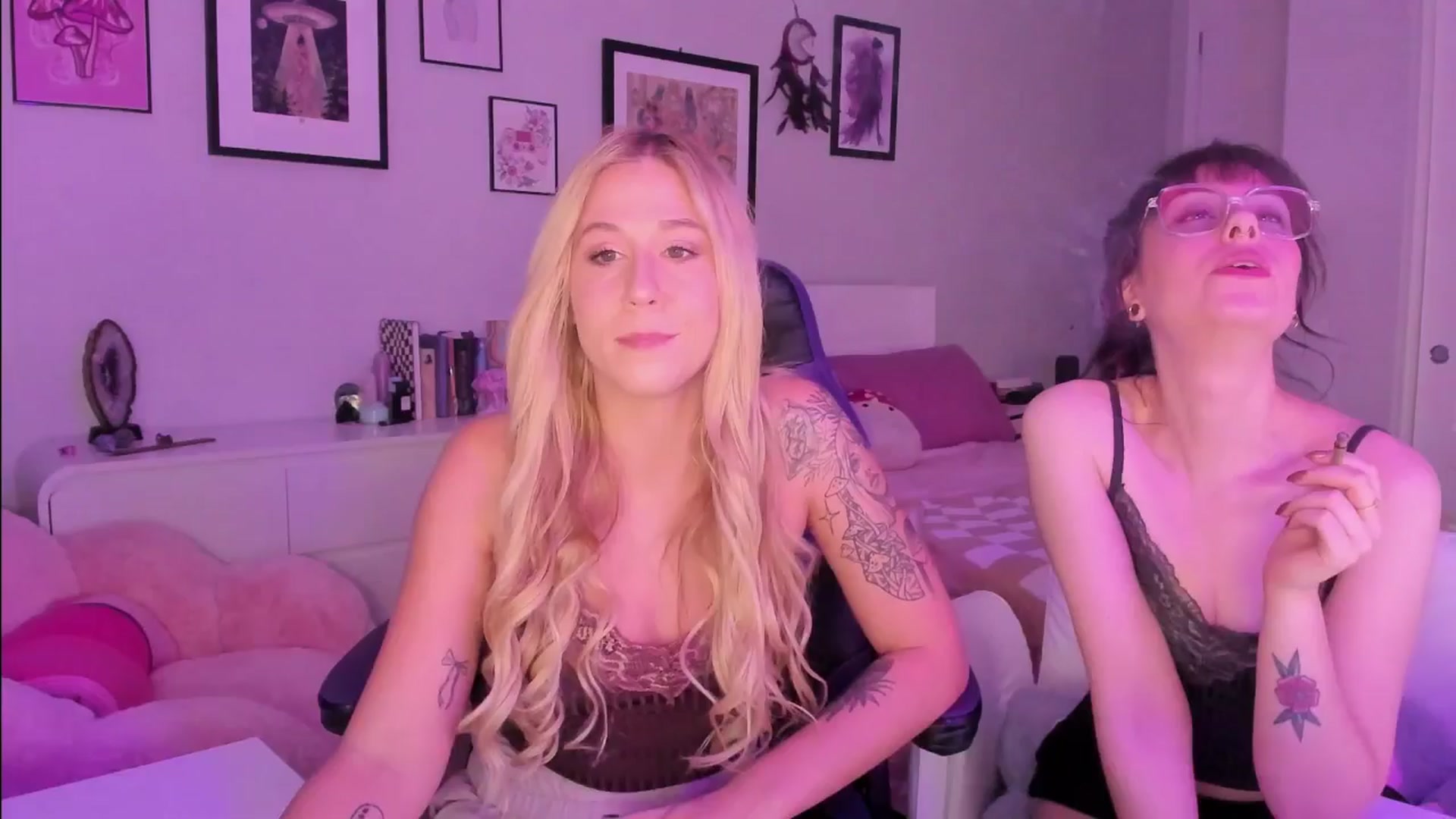 Gallery image thumbnail from Mochi's myfreecams stream on, 12/30/2025, 01:28 image 17 of 20