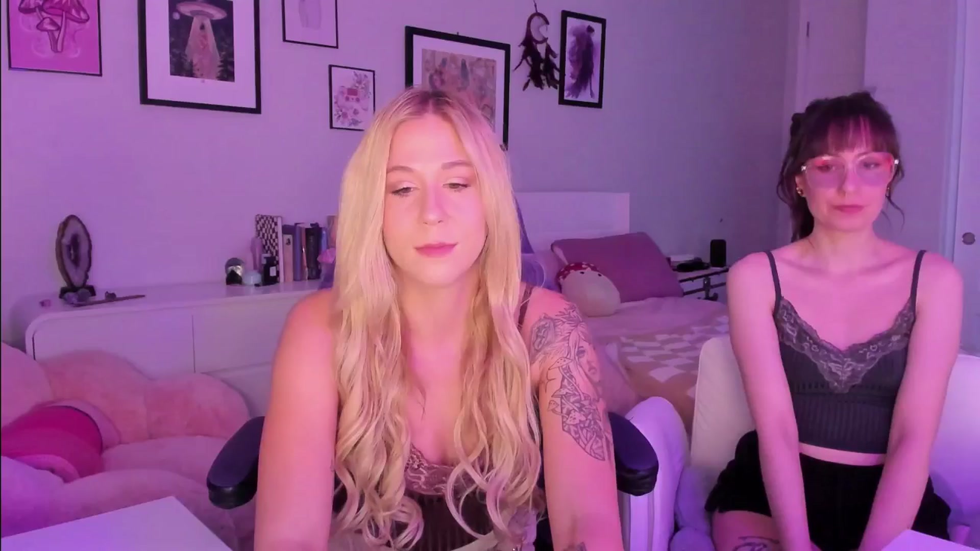 Gallery image thumbnail from Mochi's myfreecams stream on, 12/30/2025, 01:28 image 9 of 20