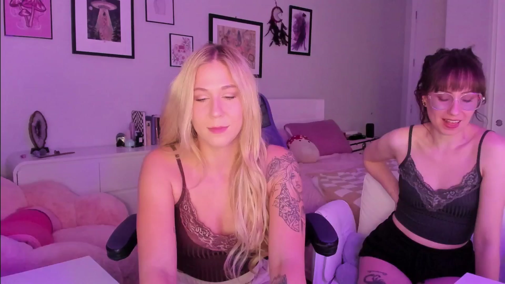 Gallery image thumbnail from Mochi's myfreecams stream on, 12/30/2025, 01:28 image 5 of 20