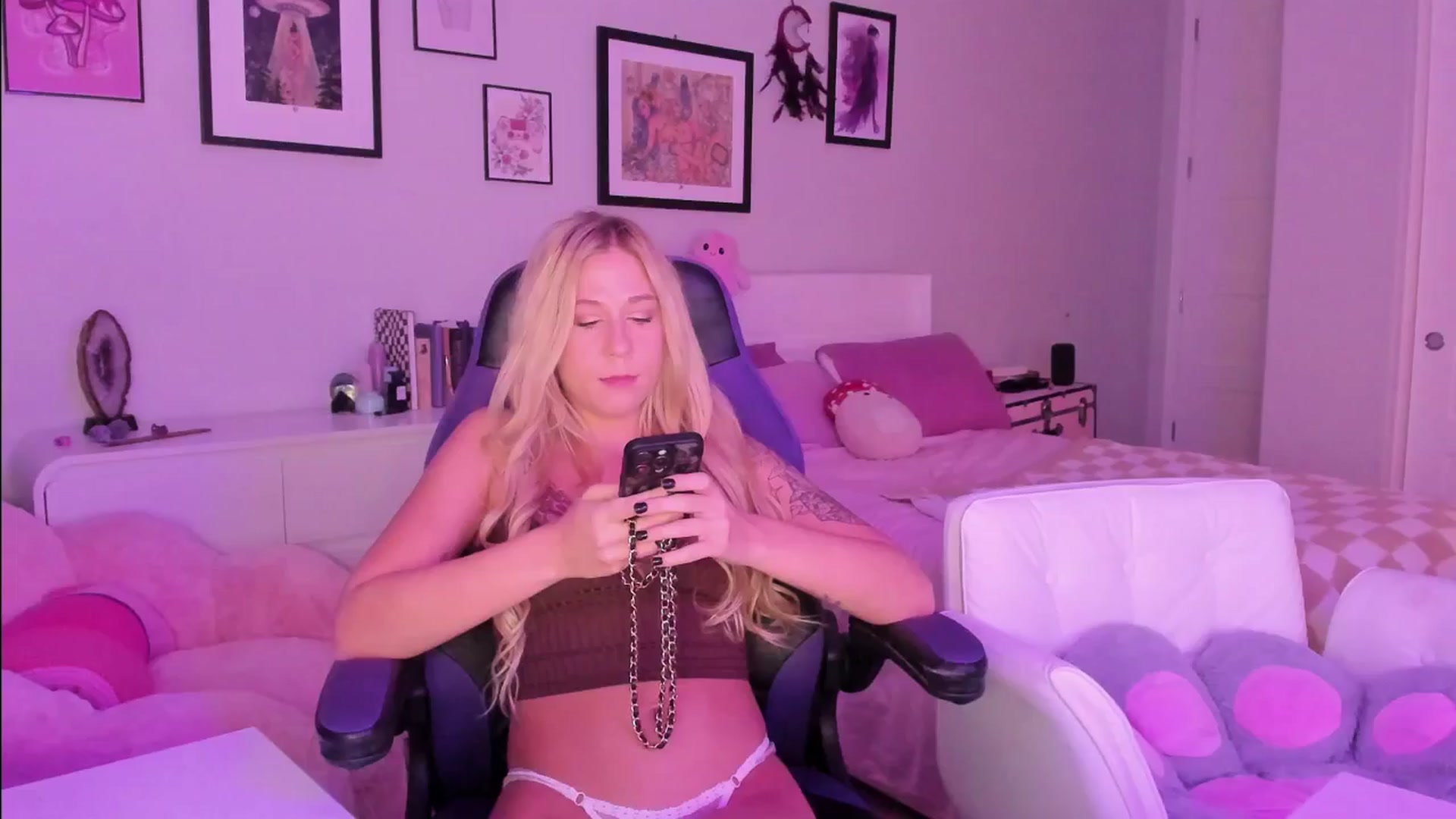 Gallery image thumbnail from Mochi's myfreecams stream on, 12/30/2025, 03:05 image 4 of 20
