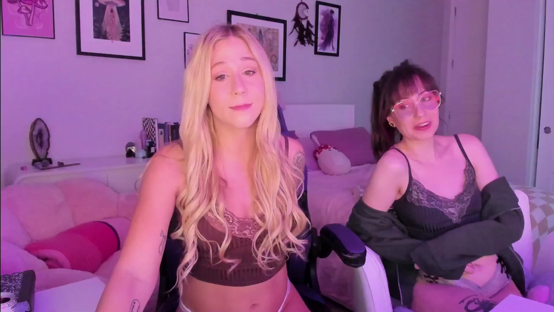 Gallery image thumbnail from Mochi's myfreecams stream on, 12/30/2025, 03:05 image 16 of 20