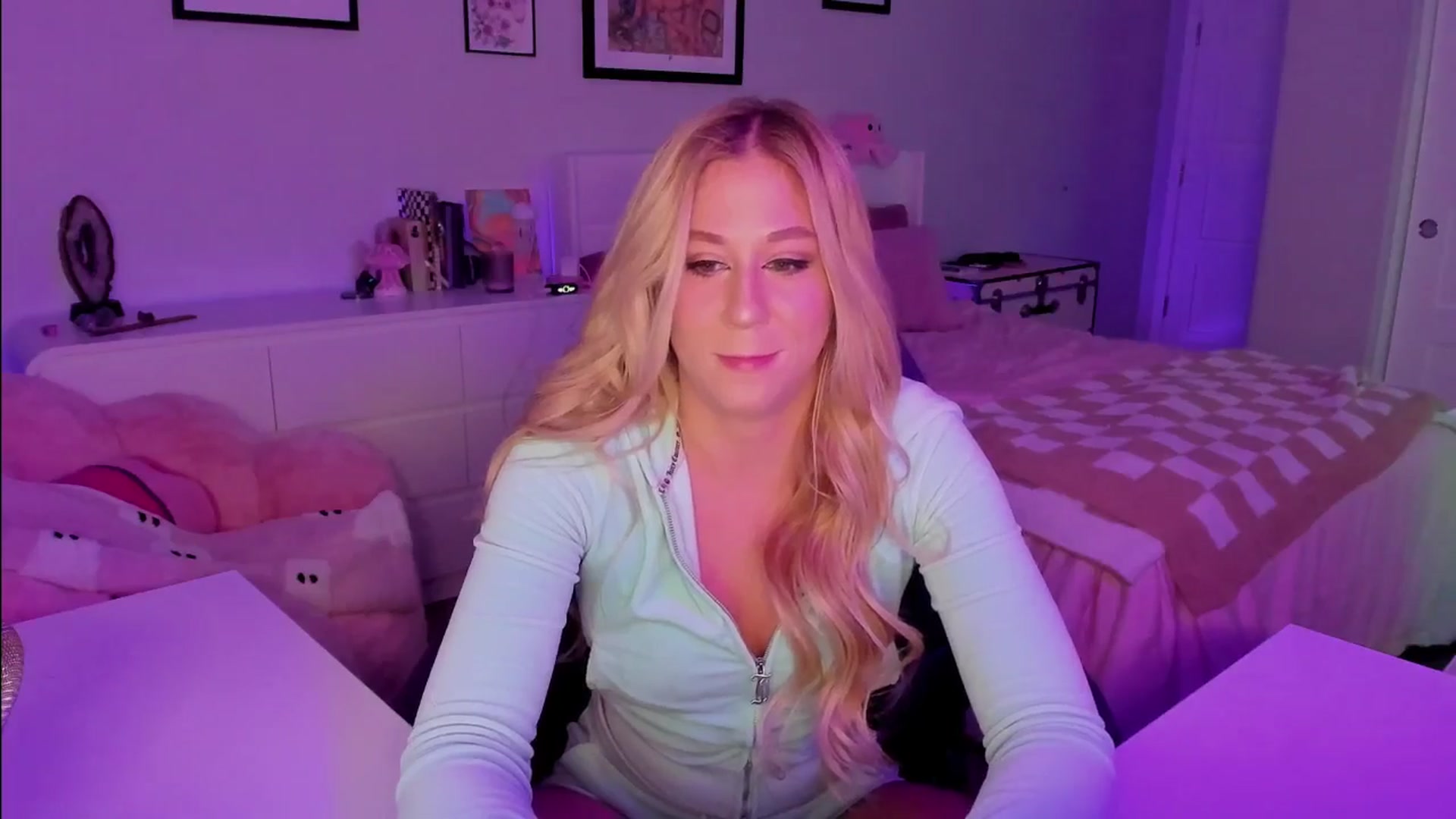 Gallery image thumbnail from Mochi's myfreecams stream on, 01/31/2026, 03:40 image 16 of 20
