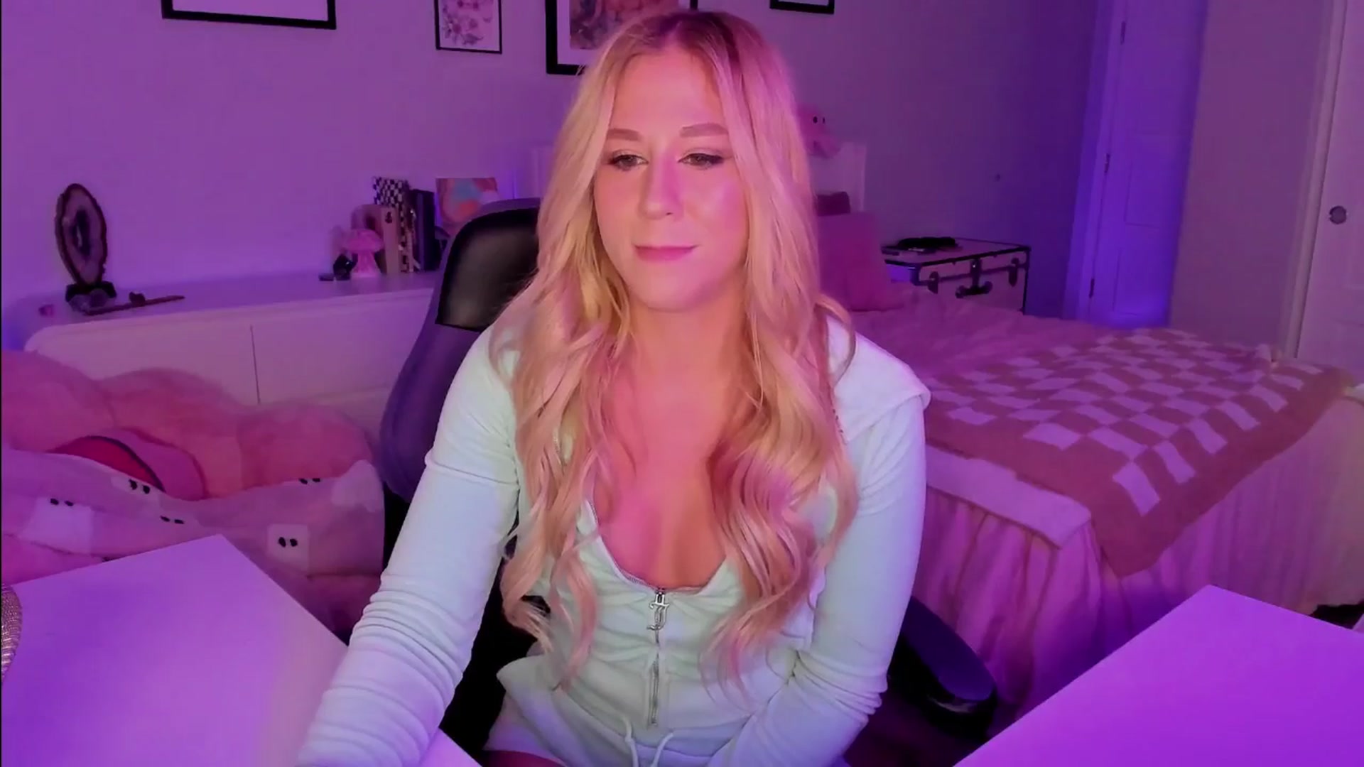 Gallery image thumbnail from Mochi's myfreecams stream on, 01/31/2026, 03:40 image 20 of 20