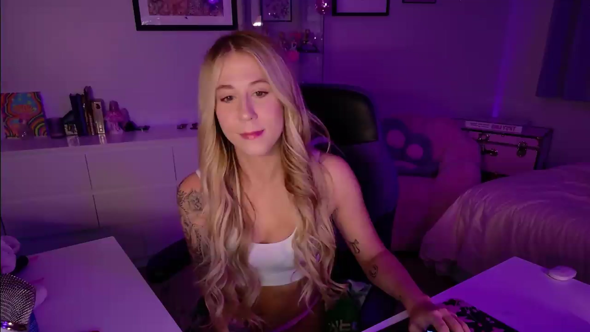Gallery image thumbnail from Mochi's myfreecams stream on, 05/16/2026, 03:40 image 13 of 20
