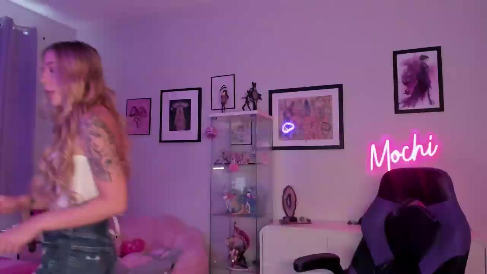 Gallery image thumbnail from Mochi's myfreecams stream on, 05/29/2026, 22:05 image 4 of 20