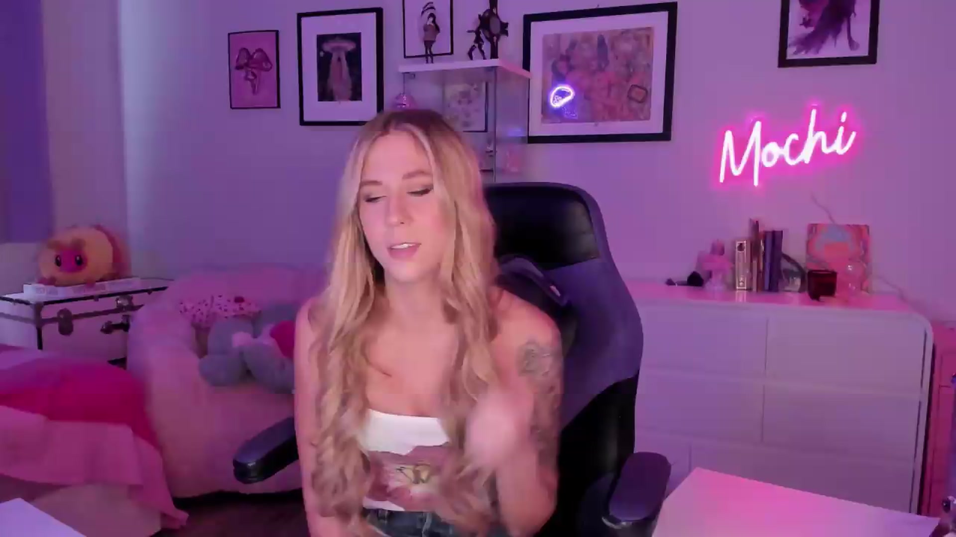 Gallery image thumbnail from Mochi's myfreecams stream on, 05/29/2026, 22:05 image 13 of 20