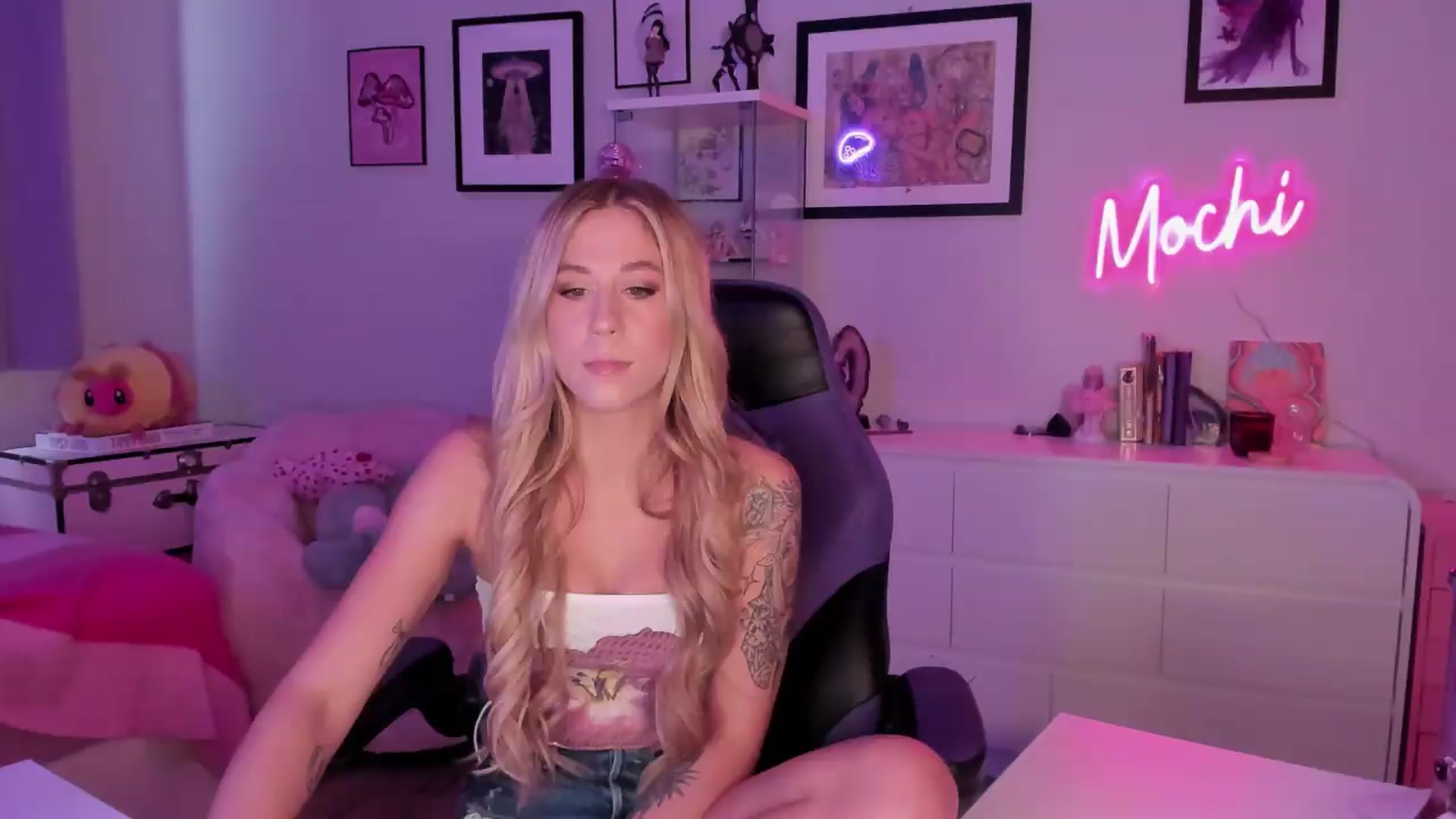 Gallery image thumbnail from Mochi's myfreecams stream on, 05/29/2026, 22:05 image 15 of 20