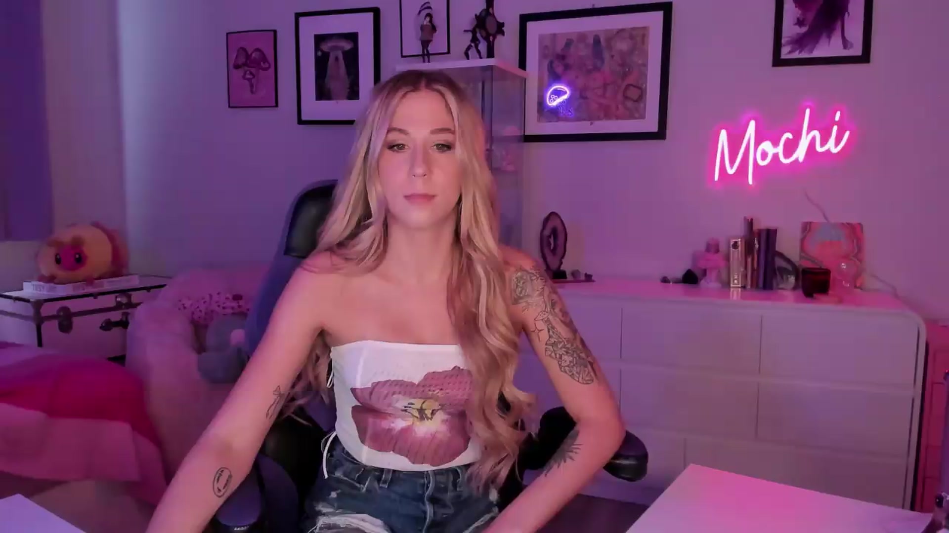 Gallery image thumbnail from Mochi's myfreecams stream on, 05/29/2026, 22:05 image 19 of 20