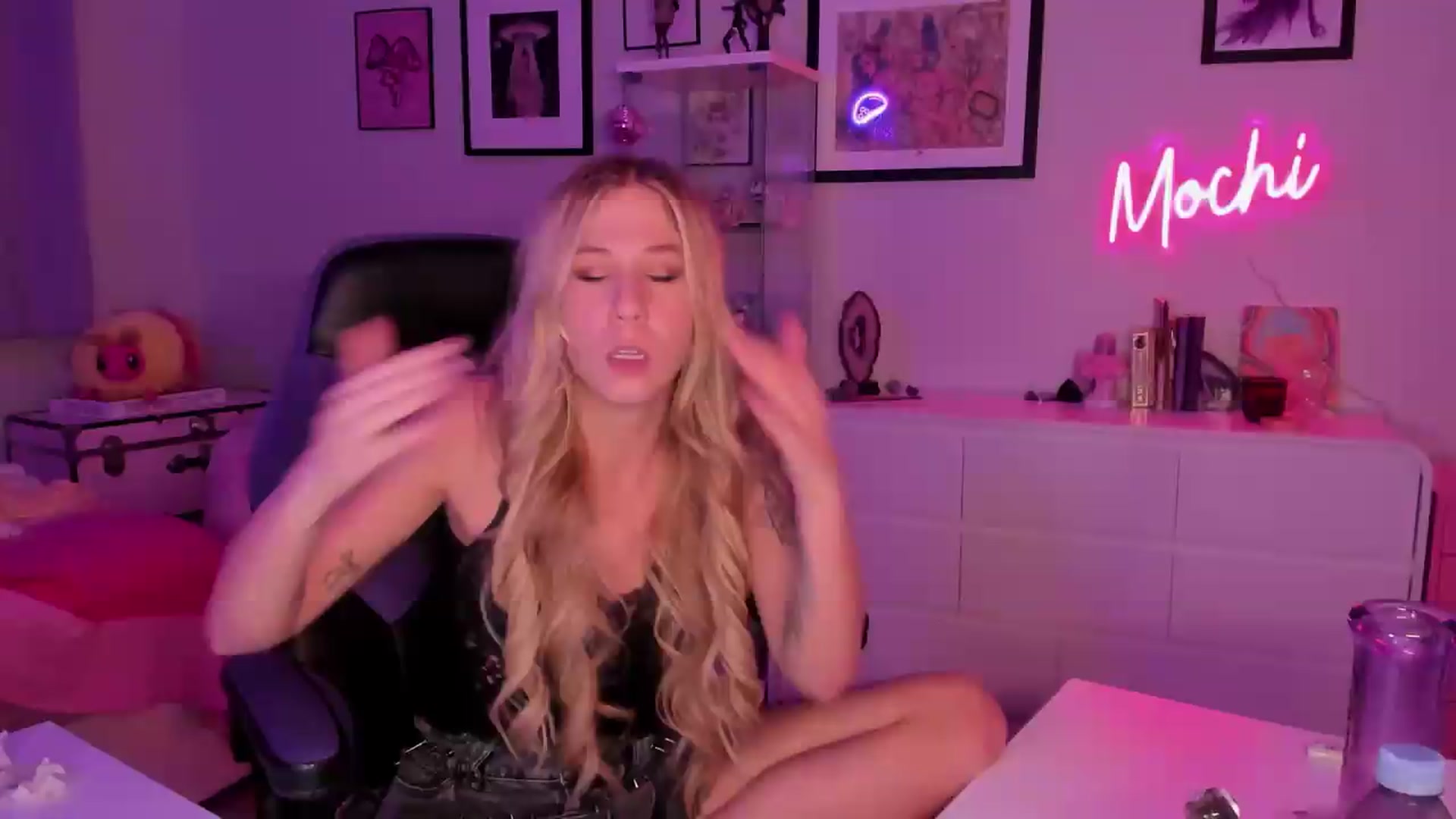 Gallery image thumbnail from Mochi's myfreecams stream on, 05/30/2026, 07:40 image 3 of 20