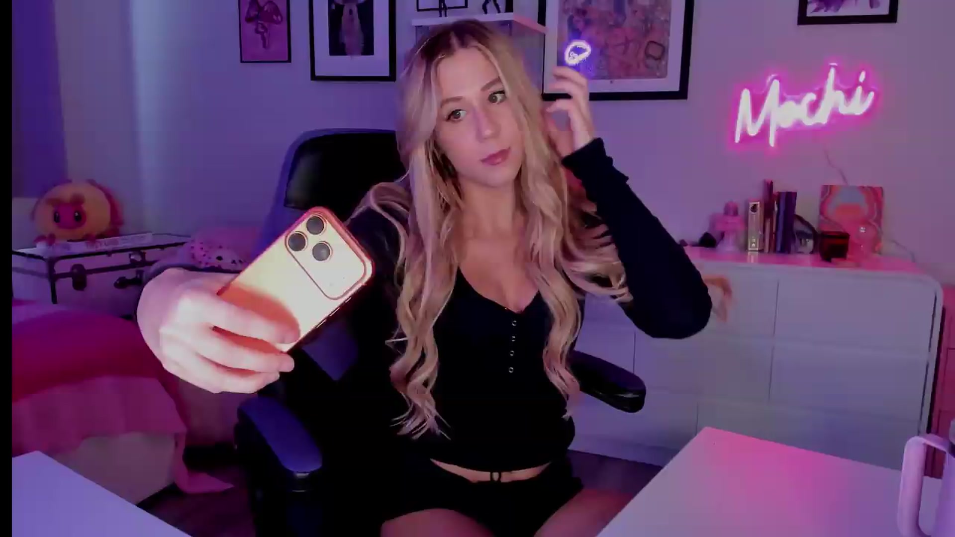 Gallery image thumbnail from Mochi's myfreecams stream on, 06/01/2026, 24:01 image 4 of 20