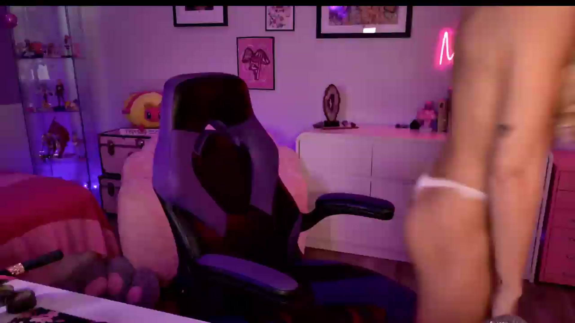 Gallery image thumbnail from Mochi's myfreecams stream on, 06/04/2026, 21:03 image 20 of 20