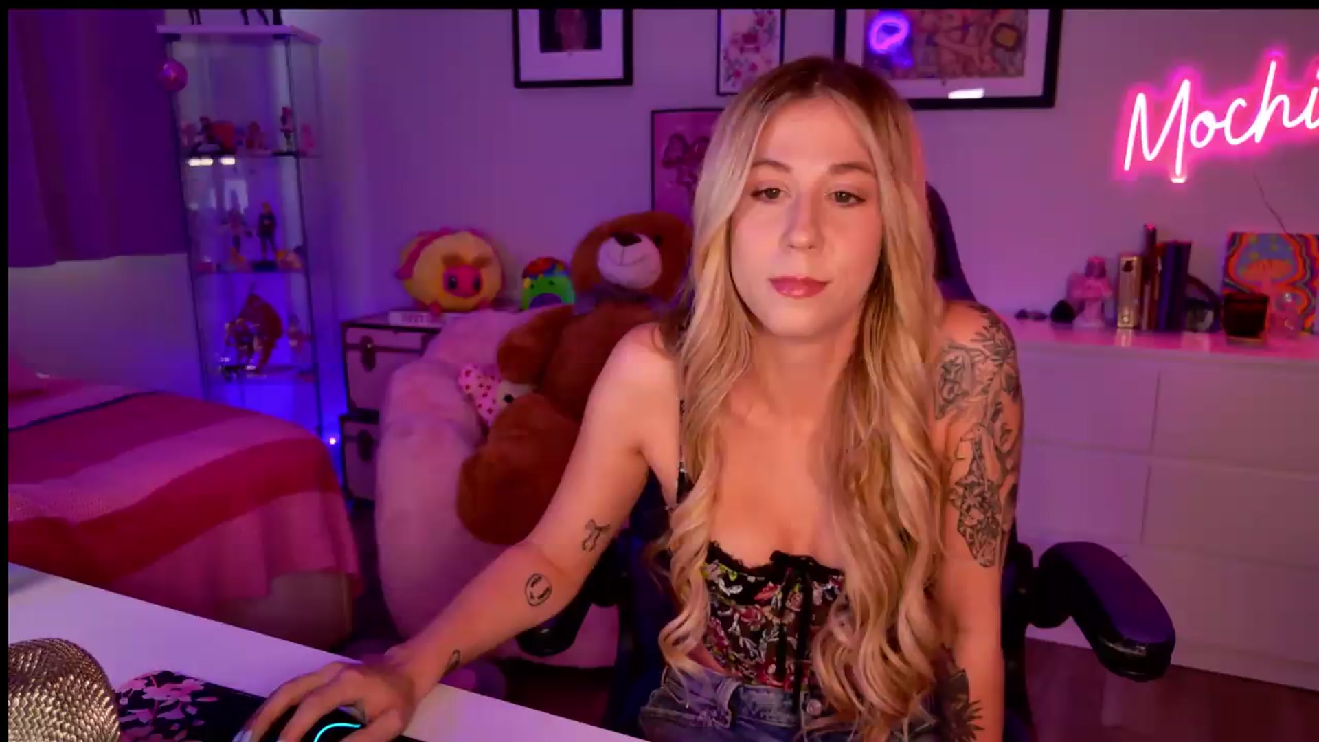 Gallery image thumbnail from Mochi's myfreecams stream on, 06/11/2026, 22:07 image 7 of 20