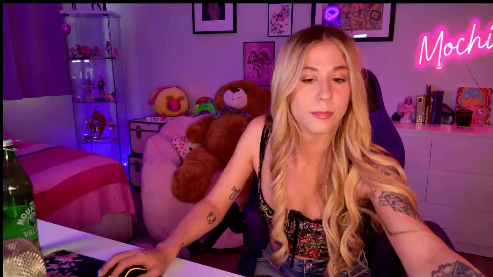 Gallery image thumbnail from Mochi's myfreecams stream on, 06/11/2026, 22:07 image 17 of 20