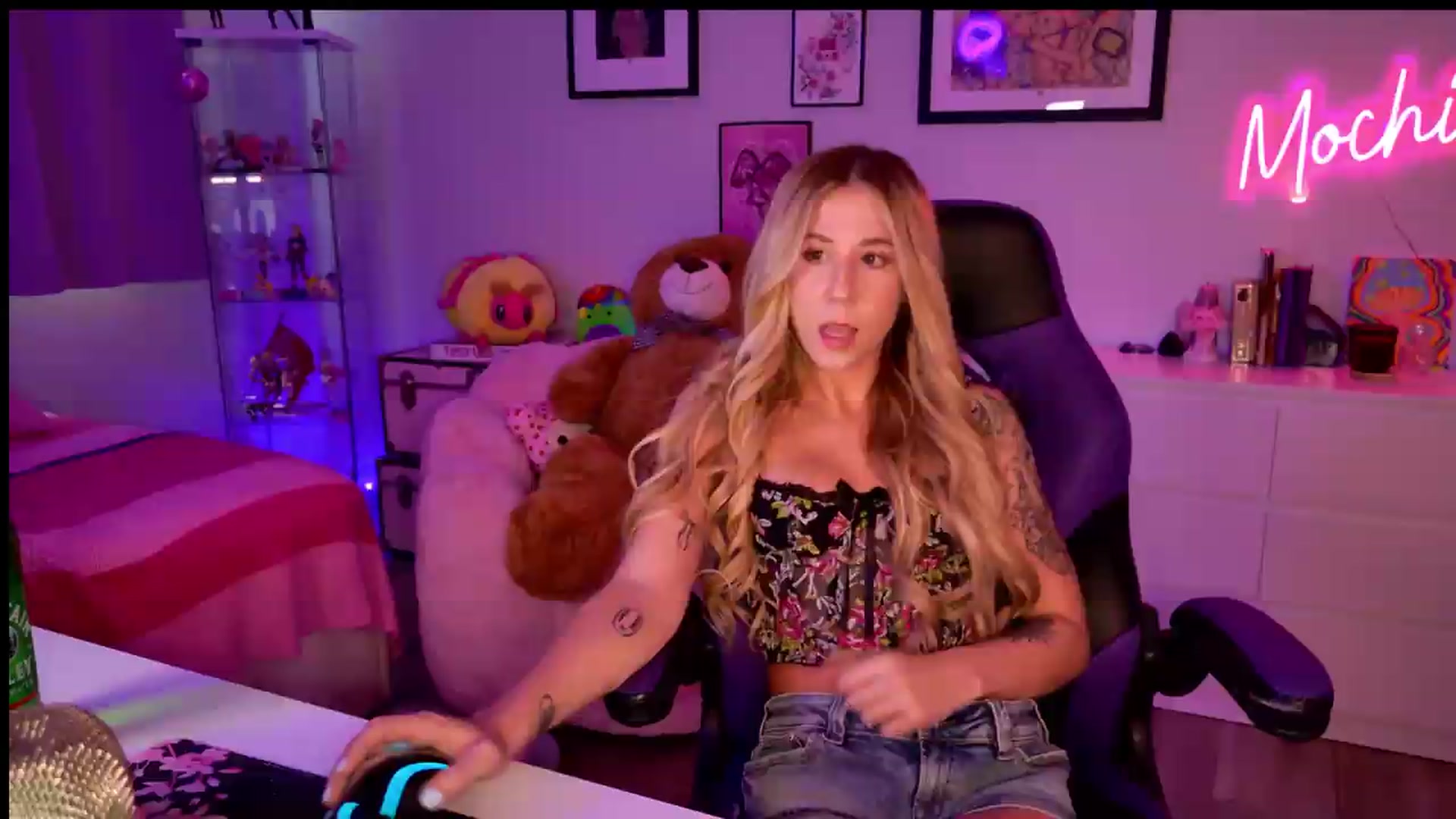 Gallery image thumbnail from Mochi's myfreecams stream on, 06/11/2026, 22:07 image 13 of 20