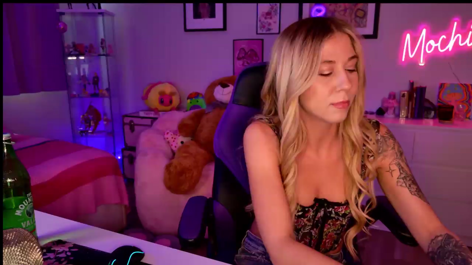Gallery image thumbnail from Mochi's myfreecams stream on, 06/11/2026, 22:07 image 19 of 20