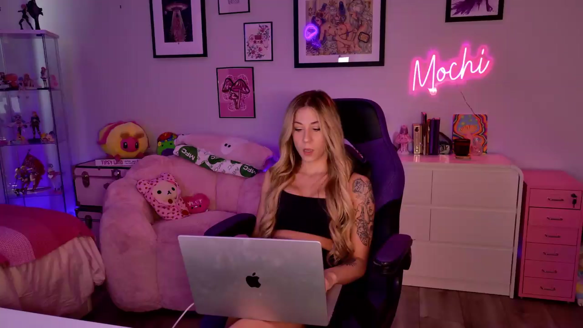 Gallery image thumbnail from Mochi's myfreecams stream on, 06/25/2026, 20:58 image 6 of 20