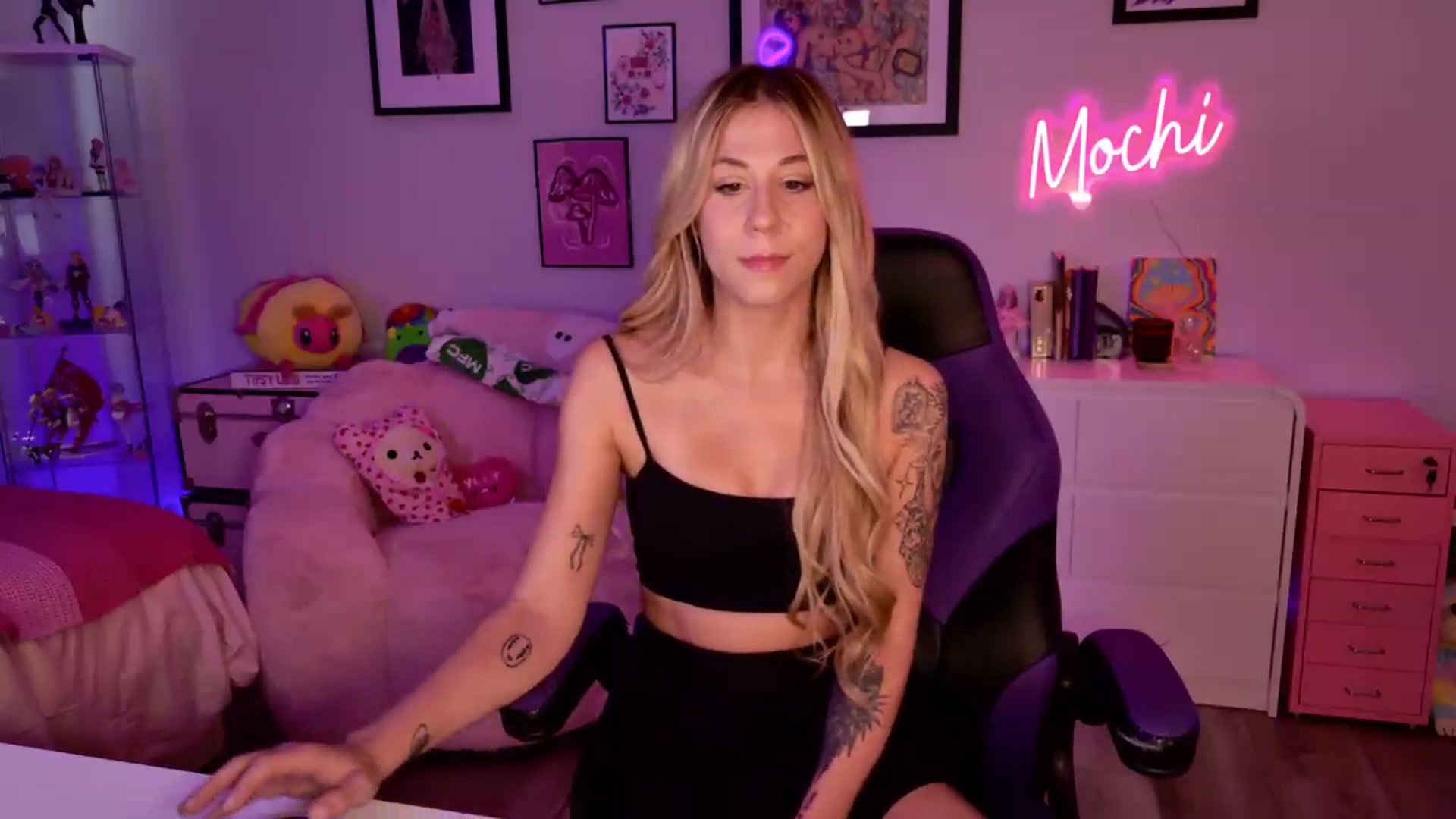 Gallery image thumbnail from Mochi's myfreecams stream on, 06/25/2026, 22:35 image 10 of 20