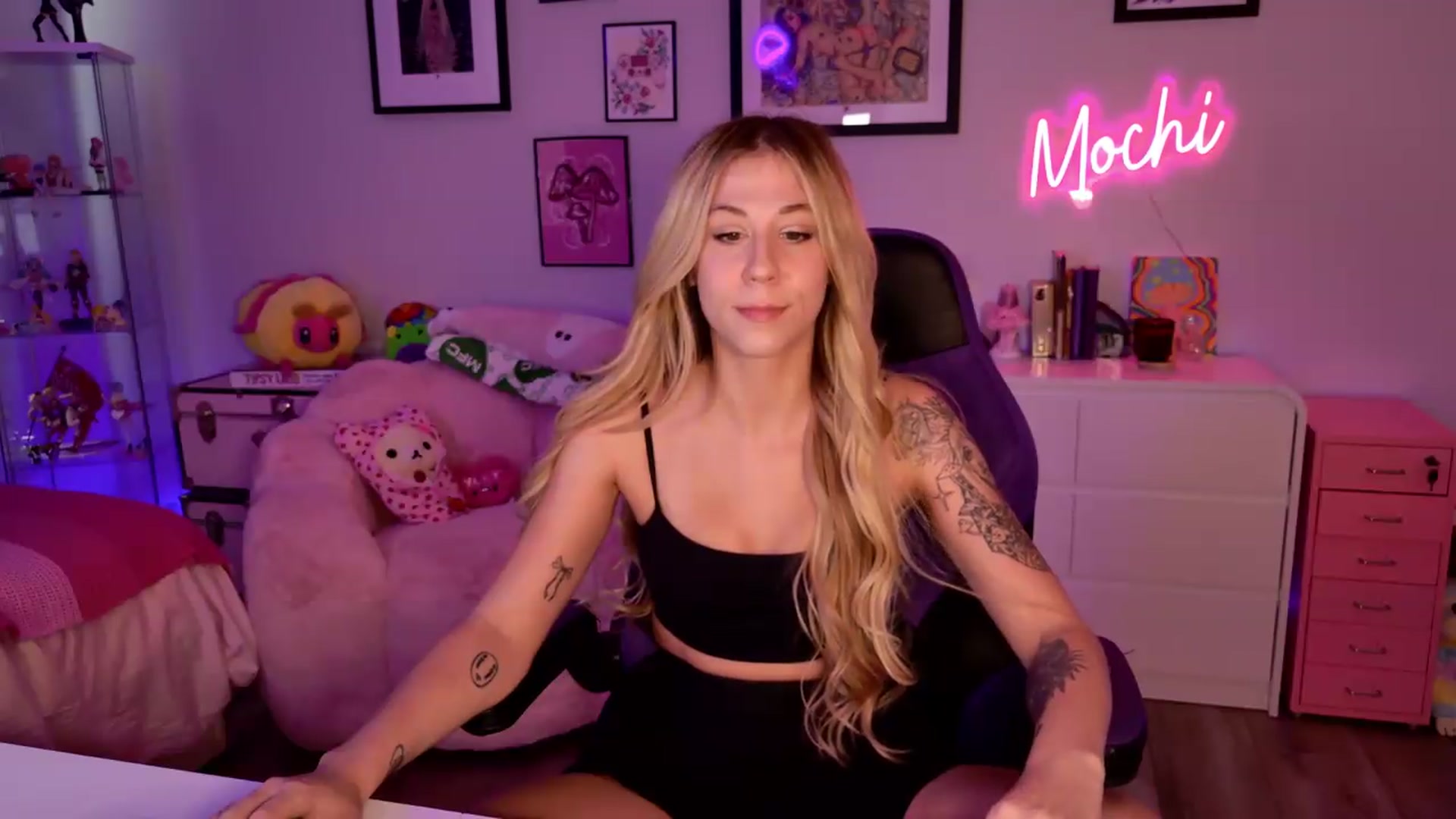 Gallery image thumbnail from Mochi's myfreecams stream on, 06/25/2026, 22:35 image 17 of 20