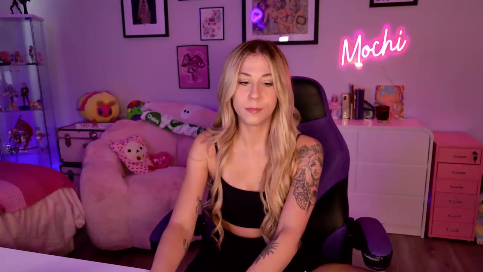 Gallery image thumbnail from Mochi's myfreecams stream on, 06/25/2026, 22:35 image 3 of 20