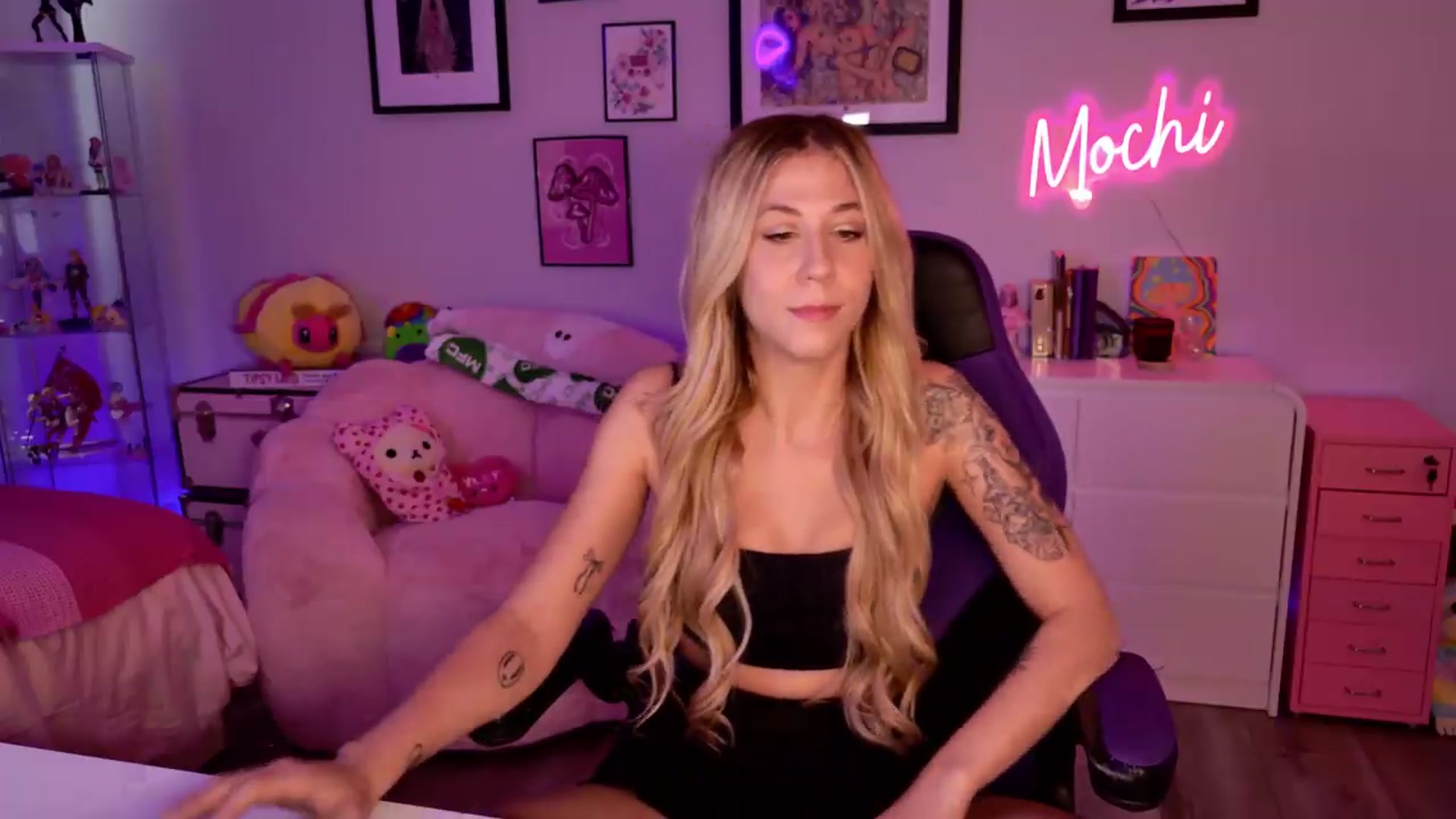 Gallery image thumbnail from Mochi's myfreecams stream on, 06/25/2026, 22:35 image 18 of 20