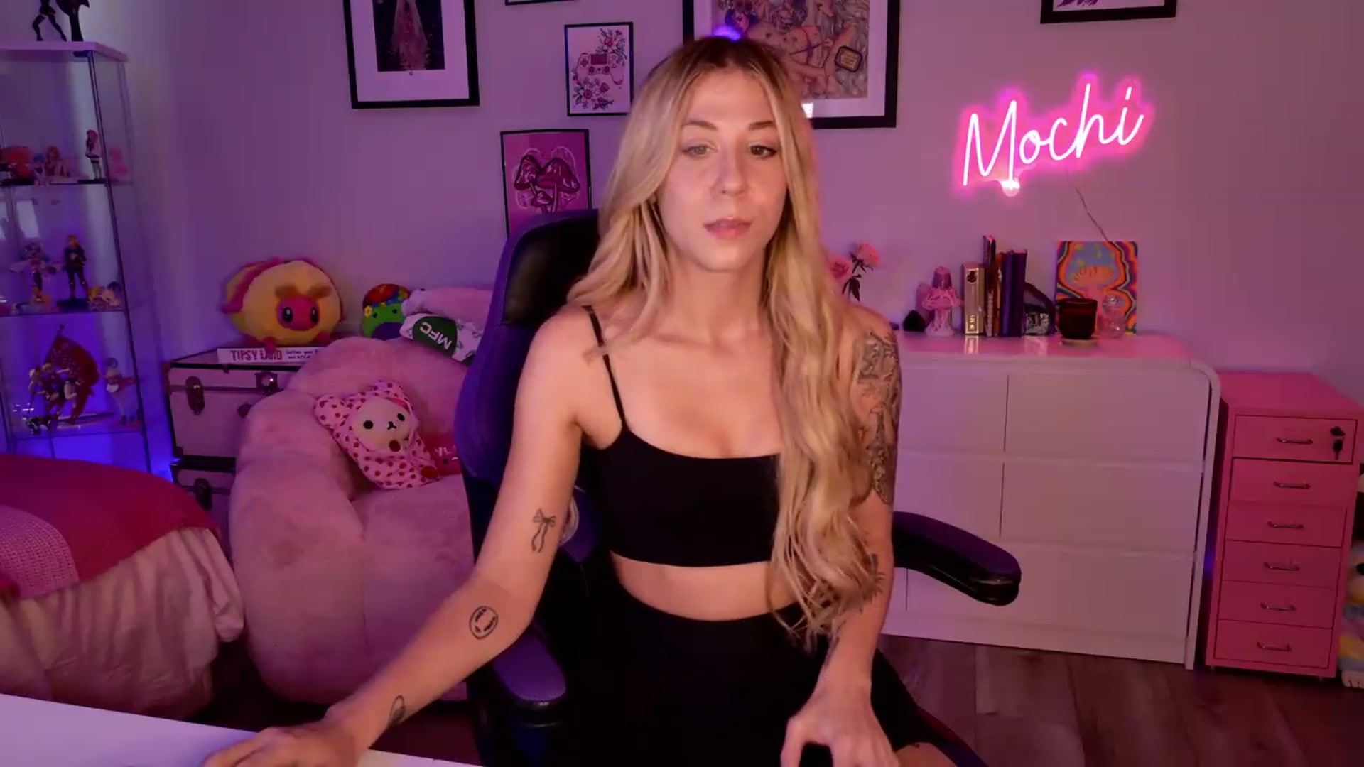Gallery image thumbnail from Mochi's myfreecams stream on, 06/25/2026, 22:35 image 13 of 20