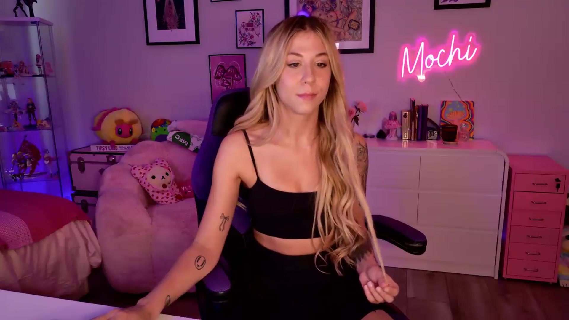Gallery image thumbnail from Mochi's myfreecams stream on, 06/25/2026, 22:35 image 12 of 20
