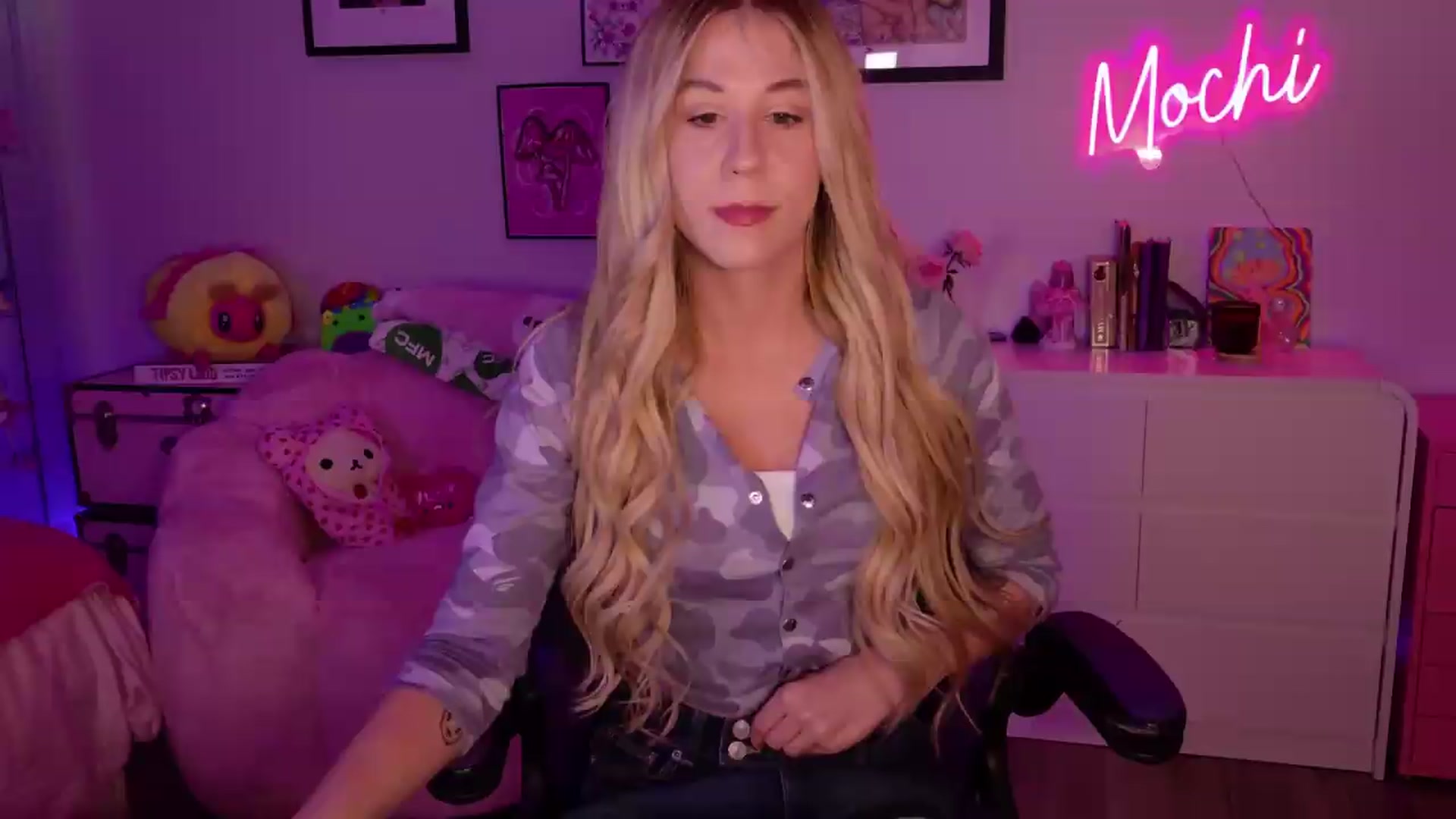 Gallery image thumbnail from Mochi's myfreecams stream on, 06/26/2026, 23:17 image 4 of 20