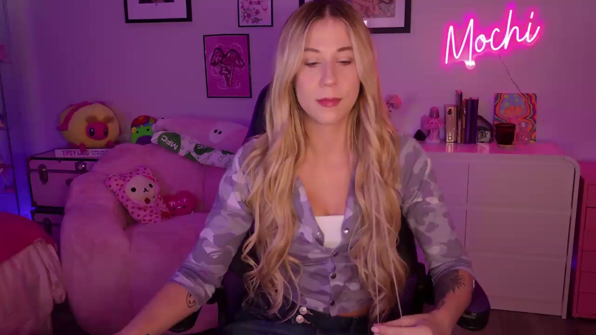 Gallery image thumbnail from Mochi's myfreecams stream on, 06/26/2026, 23:17 image 8 of 20