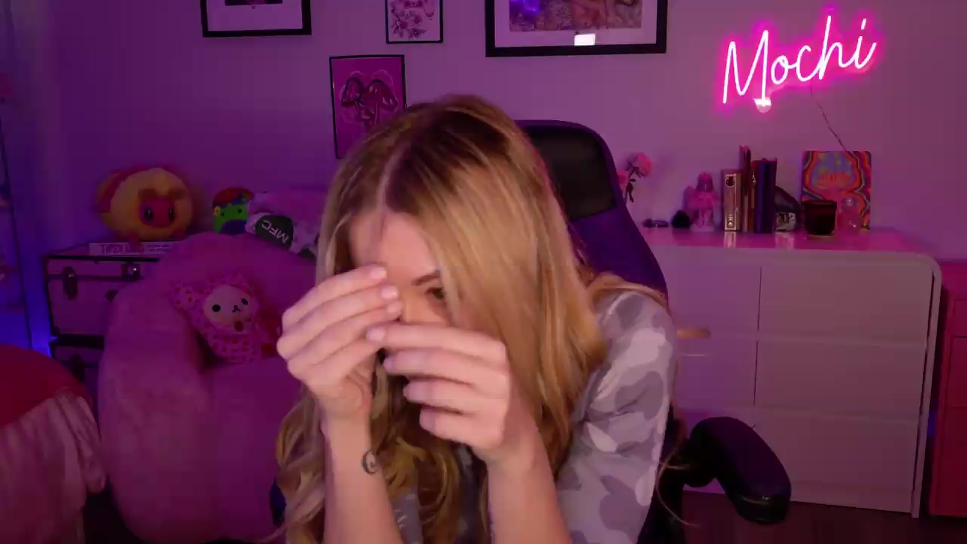 Gallery image thumbnail from Mochi's myfreecams stream on, 06/26/2026, 23:17 image 6 of 20