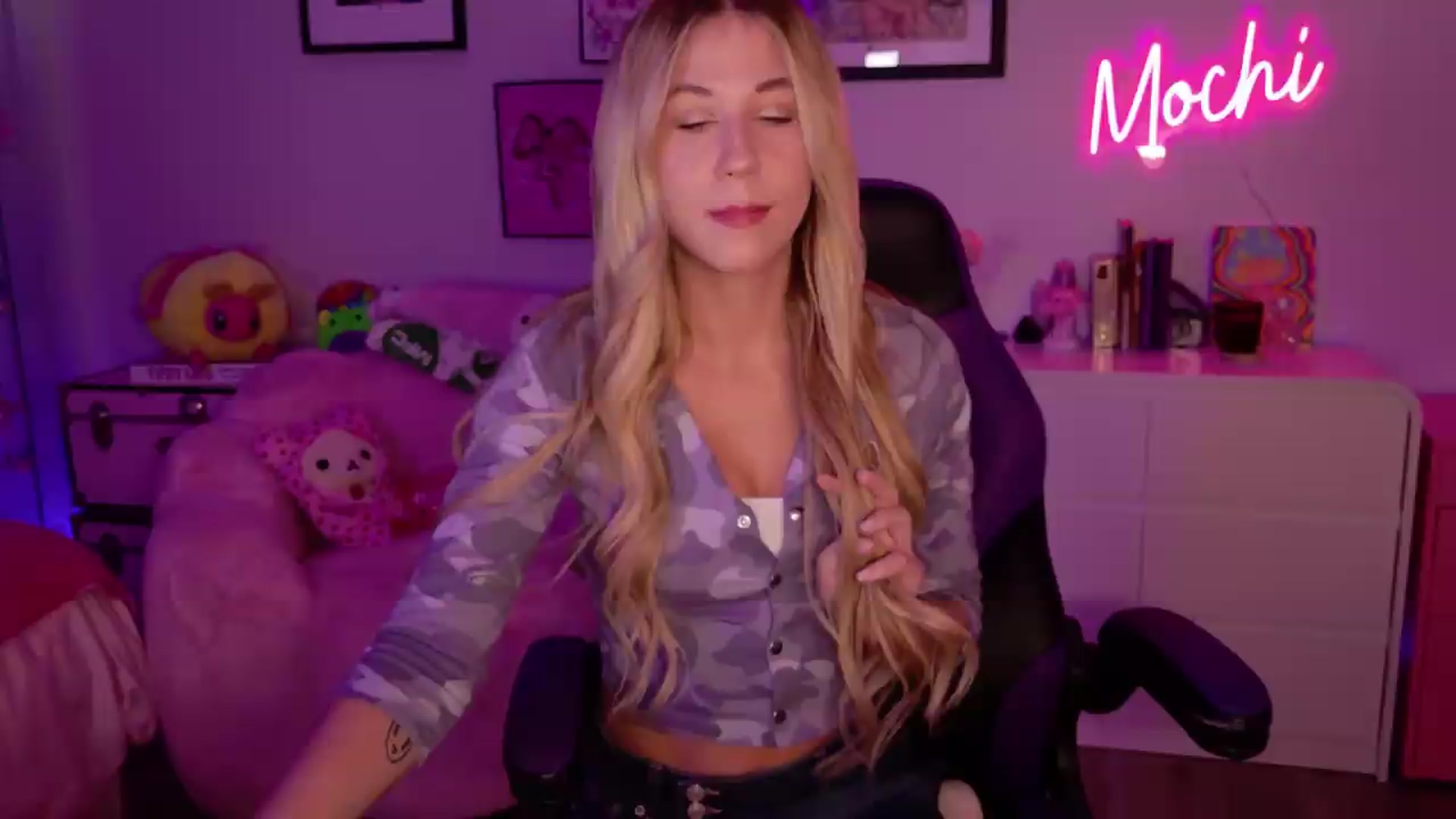 Gallery image thumbnail from Mochi's myfreecams stream on, 06/26/2026, 23:17 image 15 of 20