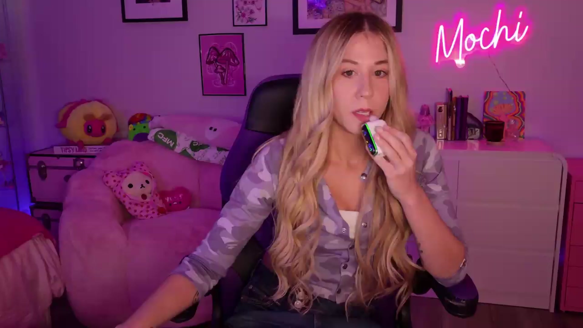 Gallery image thumbnail from Mochi's myfreecams stream on, 06/26/2026, 23:17 image 5 of 20