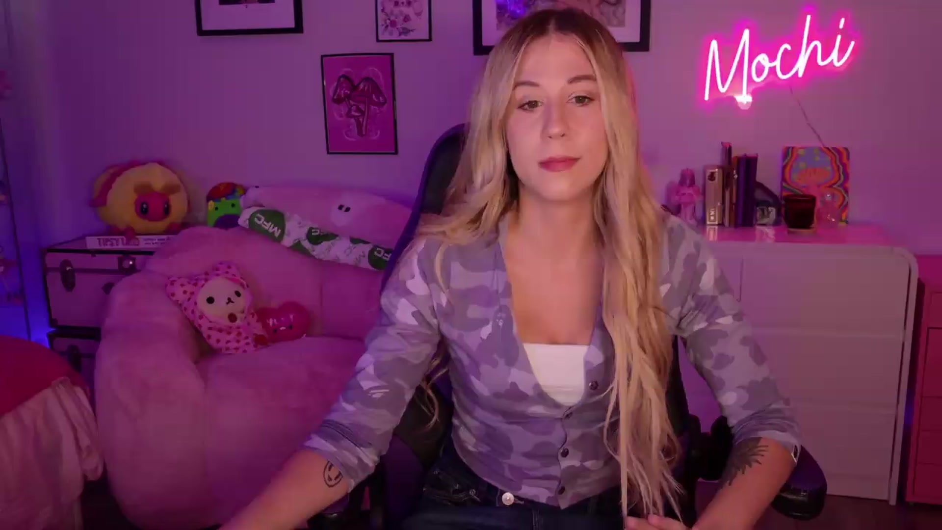 Gallery image thumbnail from Mochi's myfreecams stream on, 06/26/2026, 23:17 image 18 of 20