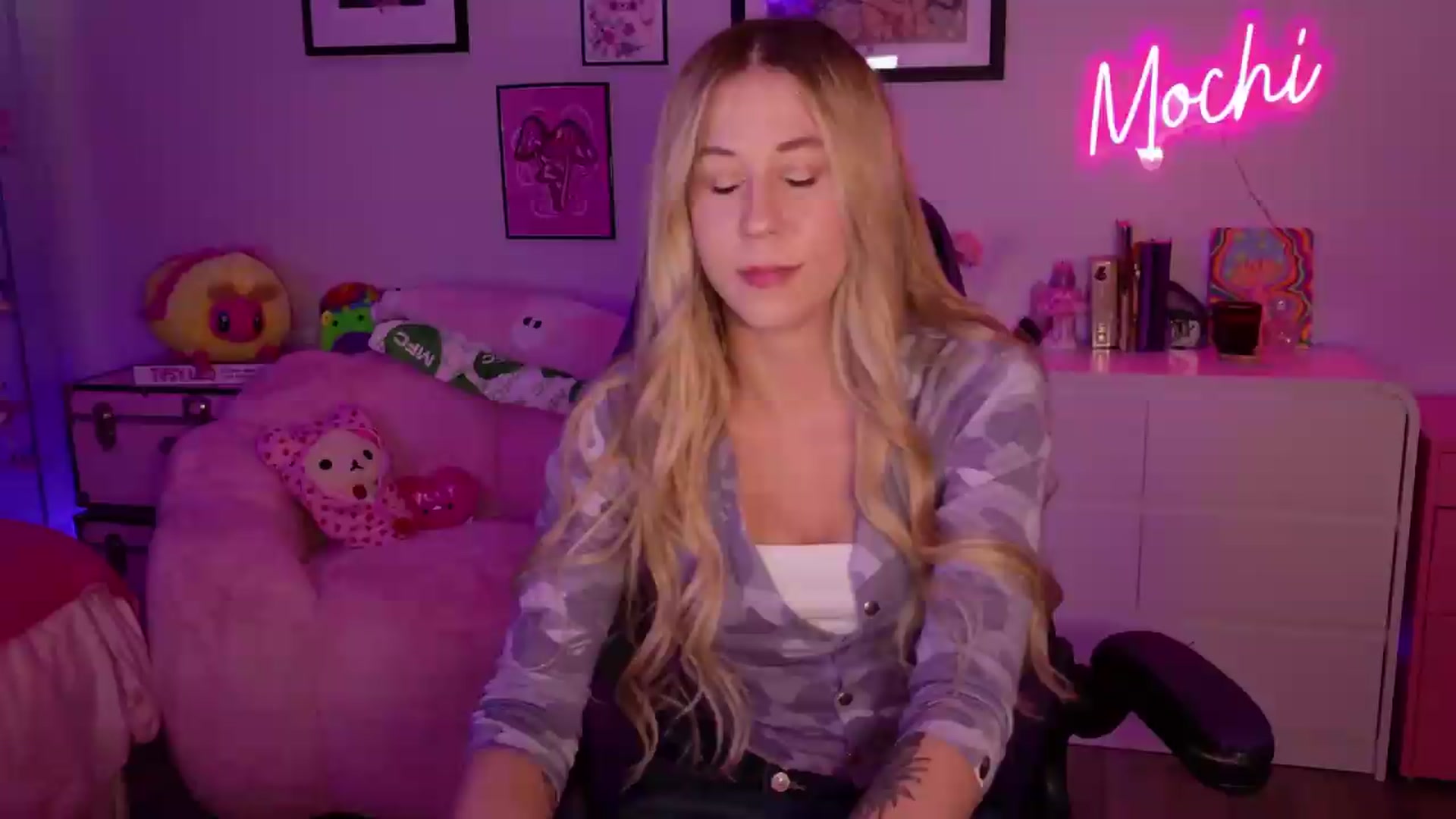Gallery image thumbnail from Mochi's myfreecams stream on, 06/26/2026, 23:17 image 20 of 20