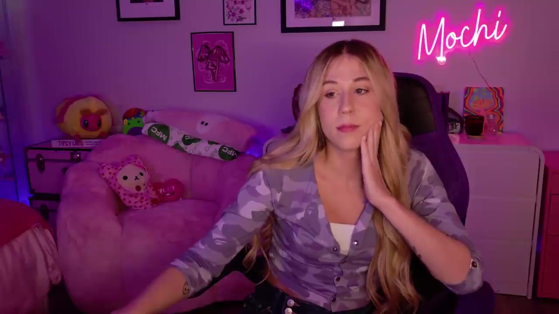 Gallery image thumbnail from Mochi's myfreecams stream on, 06/27/2026, 24:01 image 20 of 20