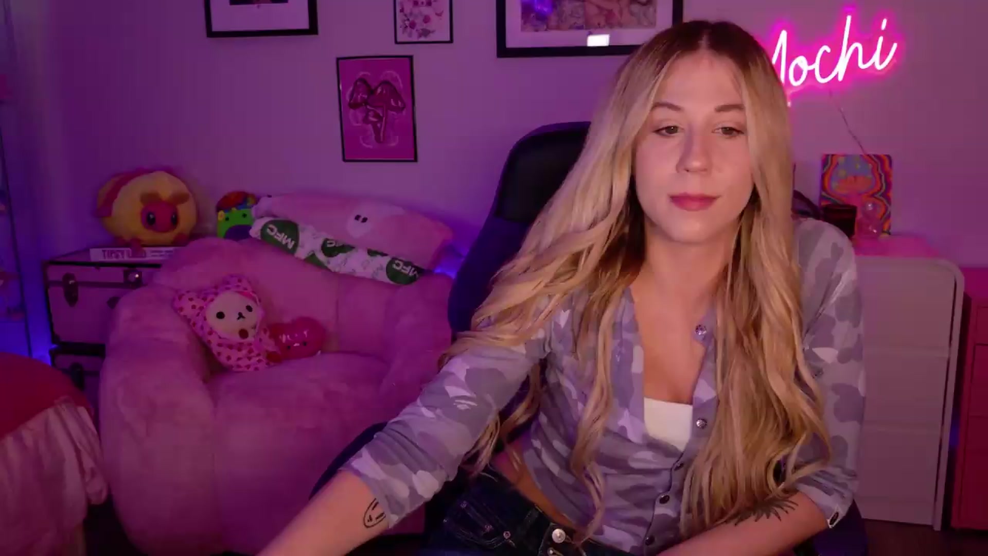 Gallery image thumbnail from Mochi's myfreecams stream on, 06/27/2026, 24:01 image 3 of 20