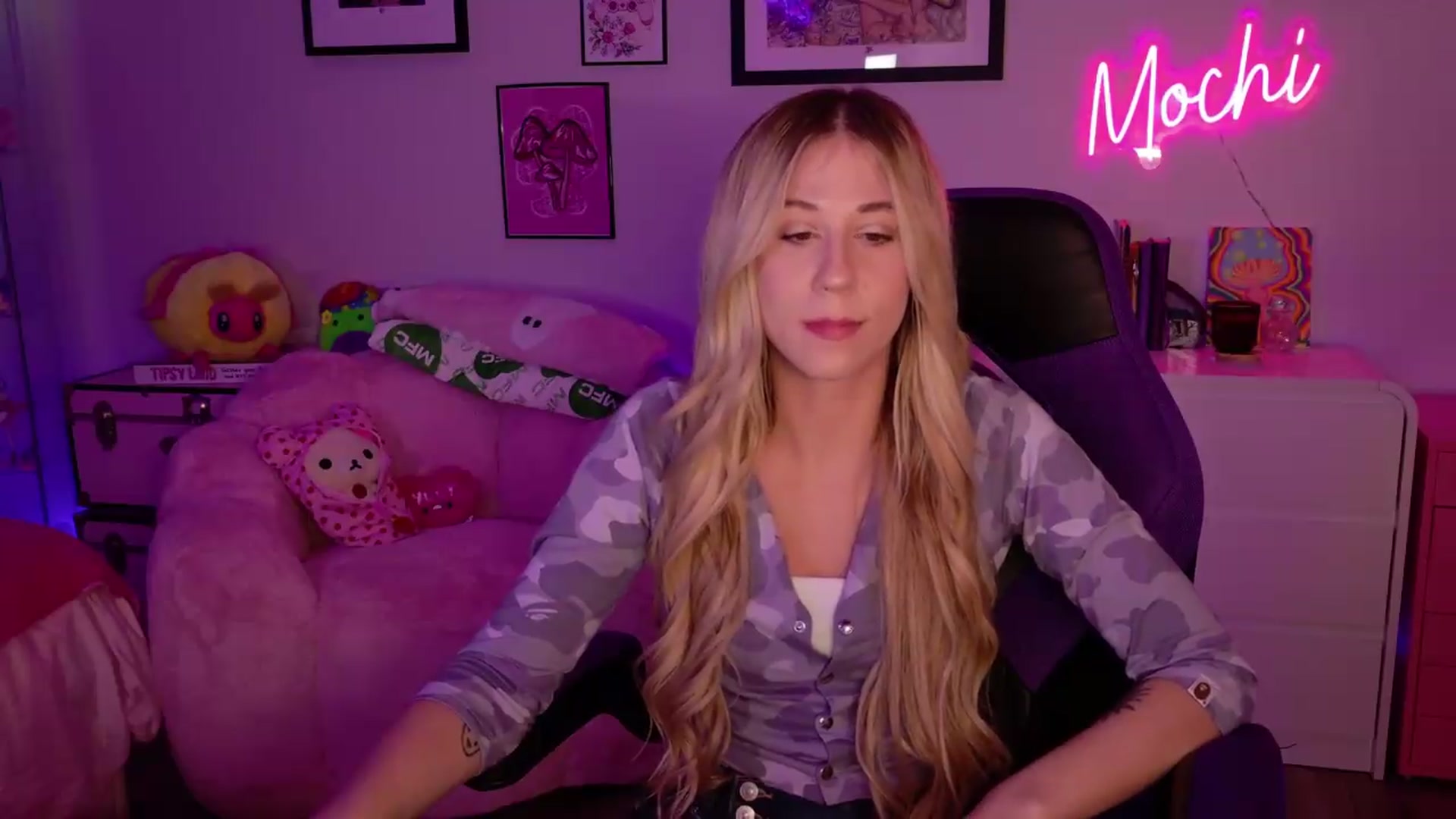 Gallery image thumbnail from Mochi's myfreecams stream on, 06/27/2026, 24:01 image 14 of 20