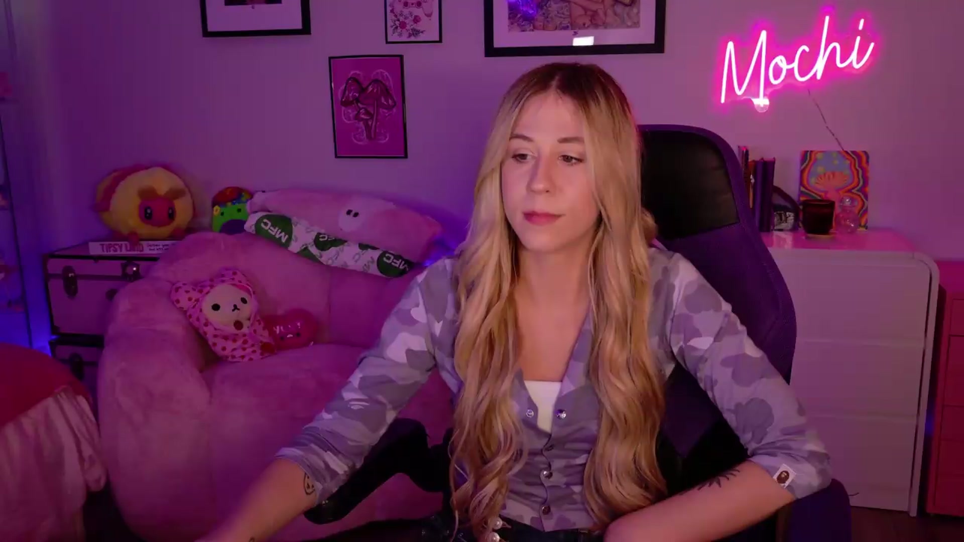 Gallery image thumbnail from Mochi's myfreecams stream on, 06/27/2026, 24:01 image 18 of 20