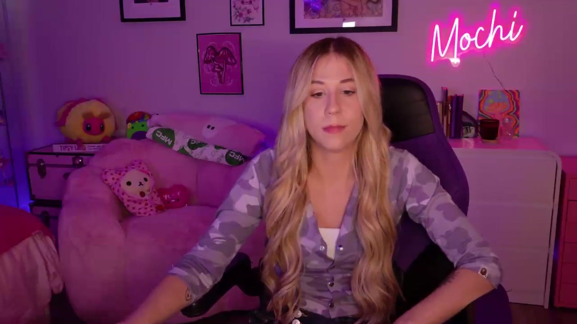 Gallery image thumbnail from Mochi's myfreecams stream on, 06/27/2026, 24:01 image 17 of 20