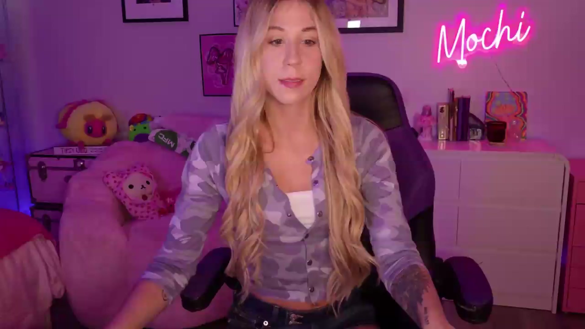 Gallery image thumbnail from Mochi's myfreecams stream on, 06/27/2026, 24:01 image 6 of 20