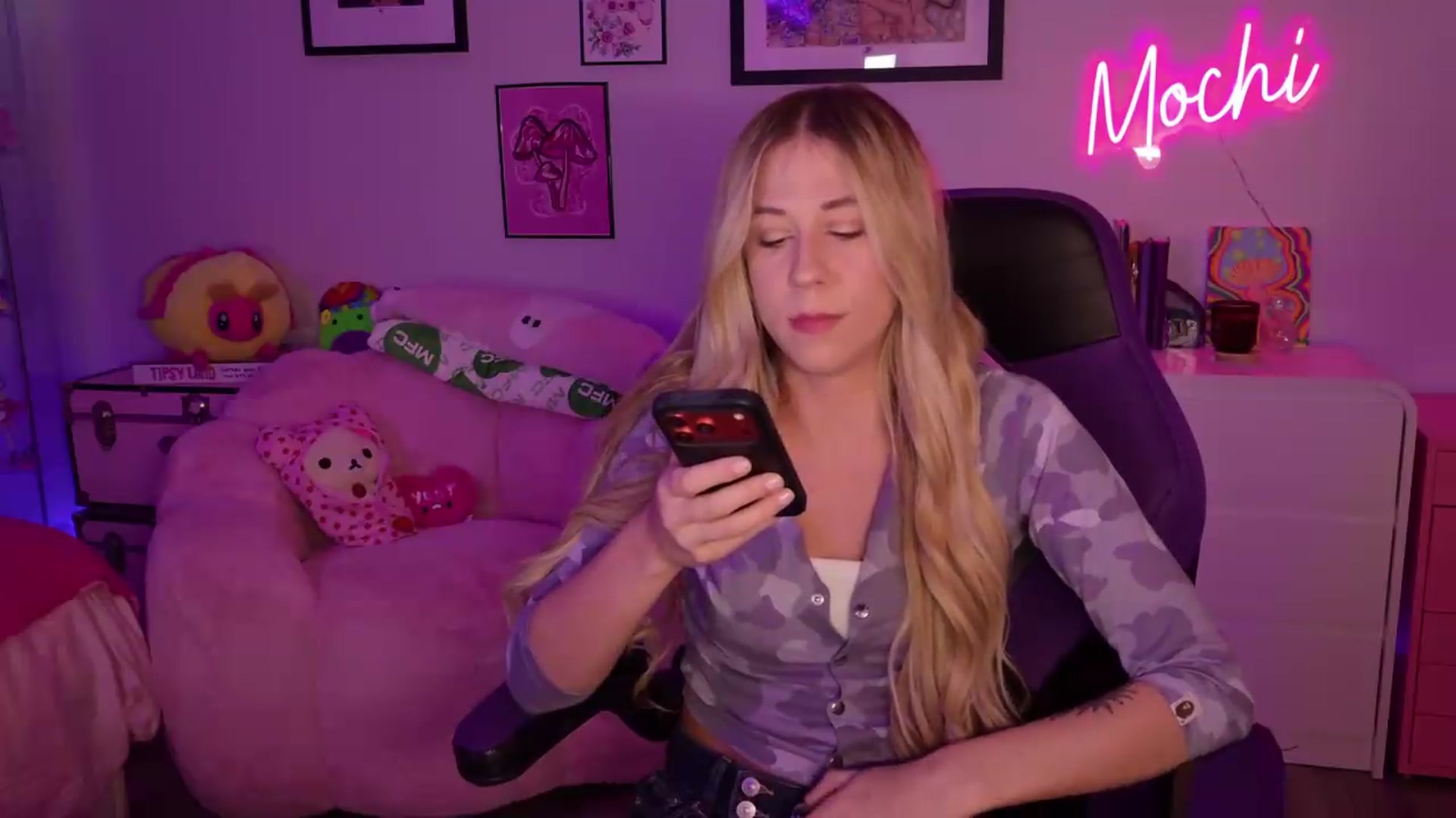 Gallery image thumbnail from Mochi's myfreecams stream on, 06/27/2026, 24:01 image 15 of 20