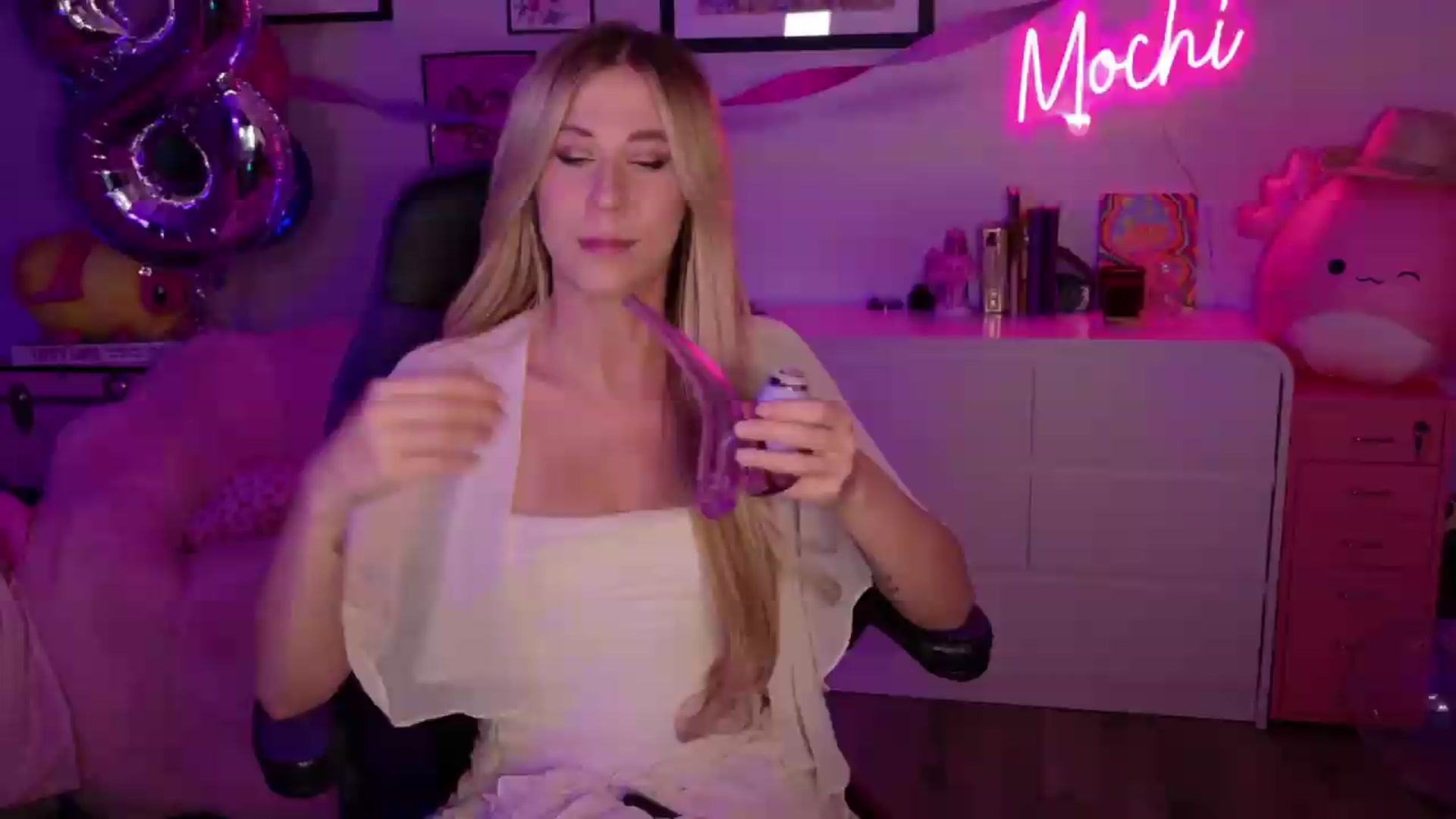 Gallery image thumbnail from Mochi's myfreecams stream on, 07/01/2026, 10:30 image 13 of 20