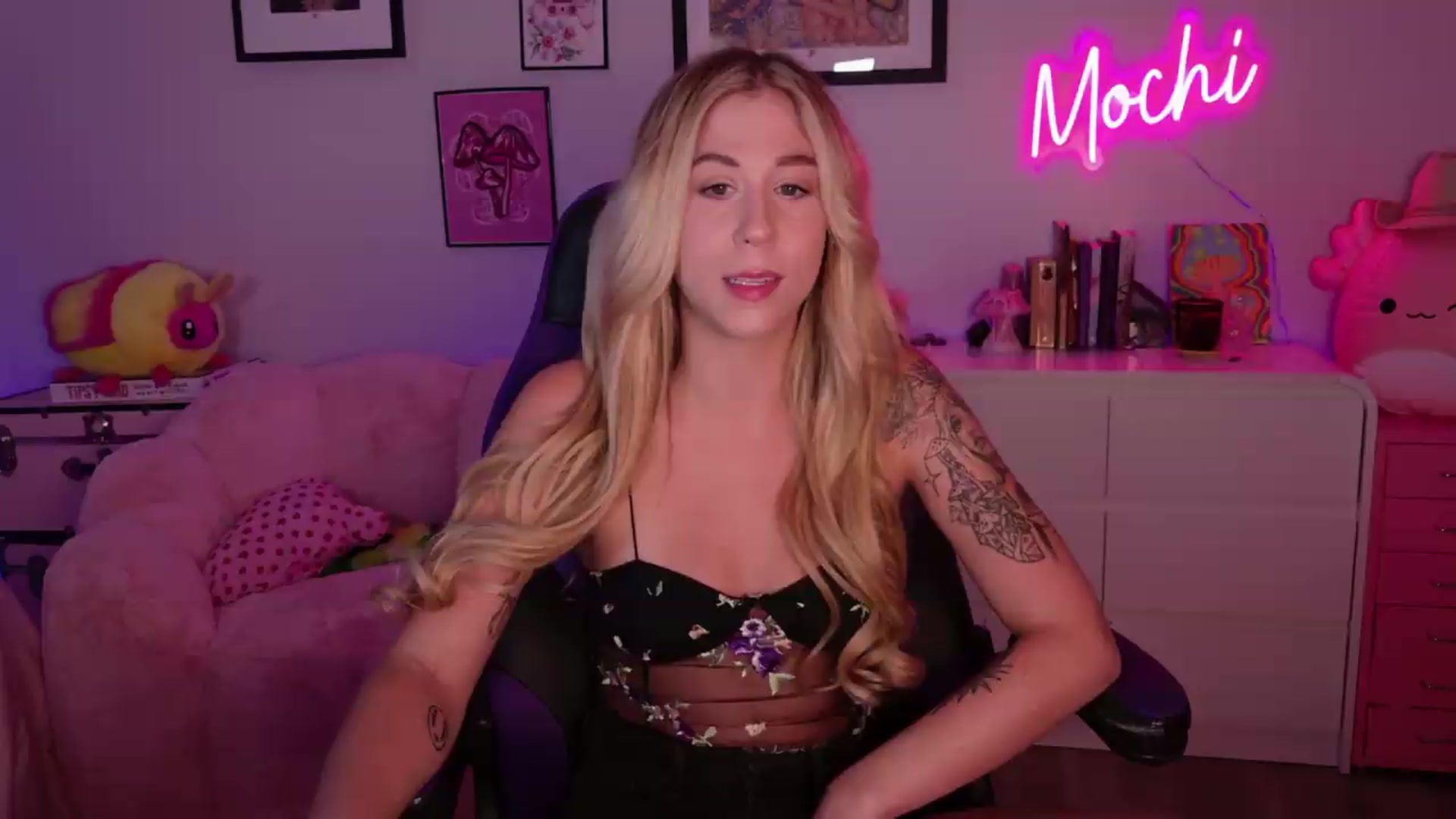 Gallery image thumbnail from Mochi's myfreecams stream on, 07/28/2026, 01:00 image 8 of 20