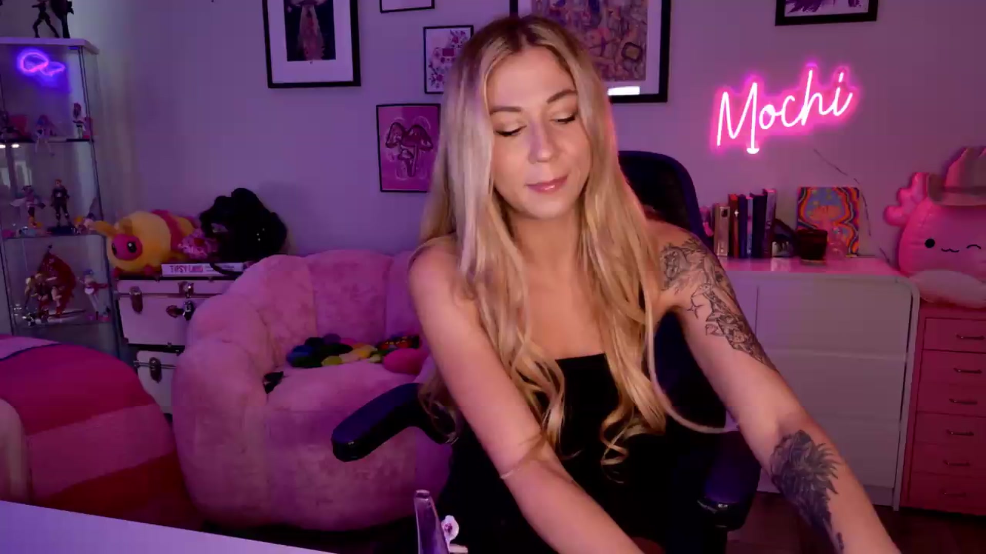 Gallery image thumbnail from Mochi's myfreecams stream on, 08/05/2026, 22:09 image 2 of 20