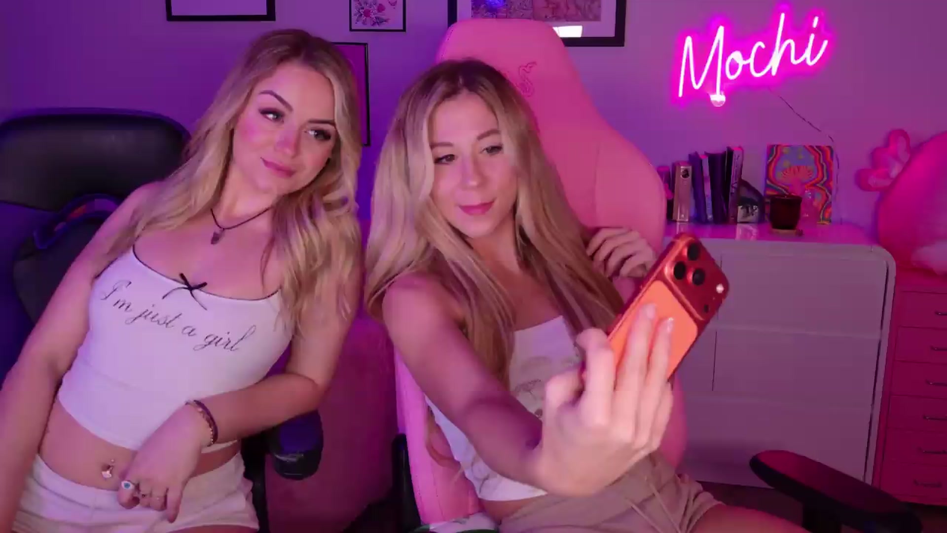 Gallery image thumbnail from Mochi's myfreecams stream on, 08/29/2026, 07:17 image 2 of 20