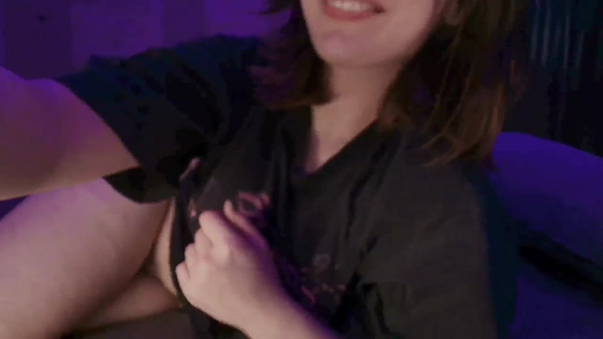 Gallery image thumbnail from Model's myfreecams stream on, 08/22/2025, 05:51 image 4 of 20