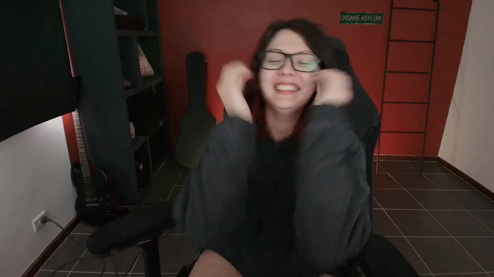 Gallery image thumbnail from Model's myfreecams stream on, 09/16/2025, 01:05 image 18 of 20