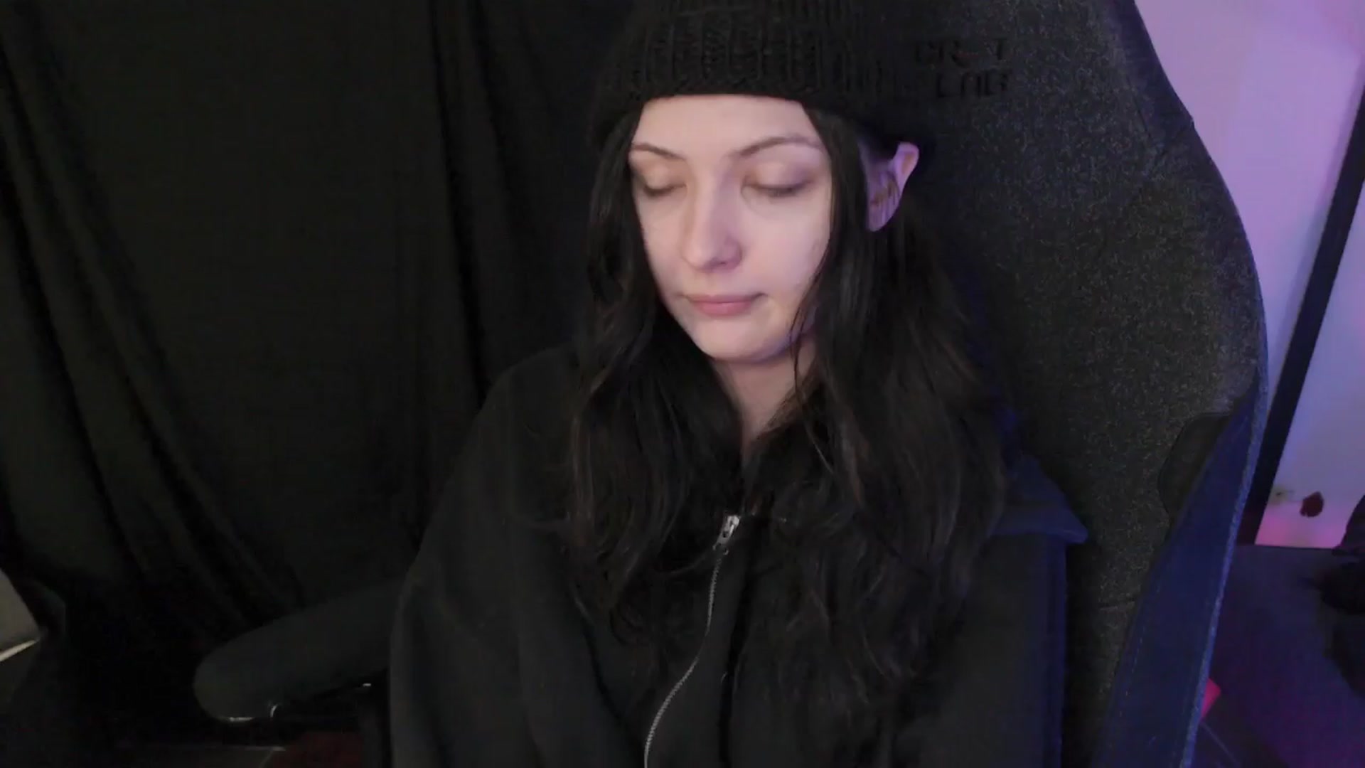 Gallery image thumbnail from ModelN7041's myfreecams stream on, 03/25/2024, 01:15 image 18 of 20