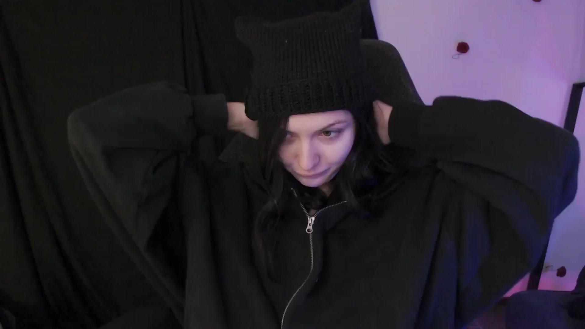 Gallery image thumbnail from ModelN7041's myfreecams stream on, 03/25/2024, 01:15 image 7 of 20