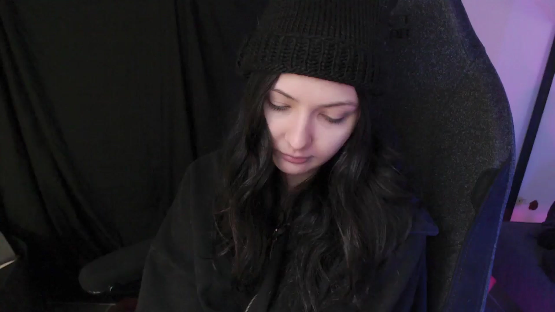 Gallery image thumbnail from ModelN7041's myfreecams stream on, 03/25/2024, 01:15 image 19 of 20