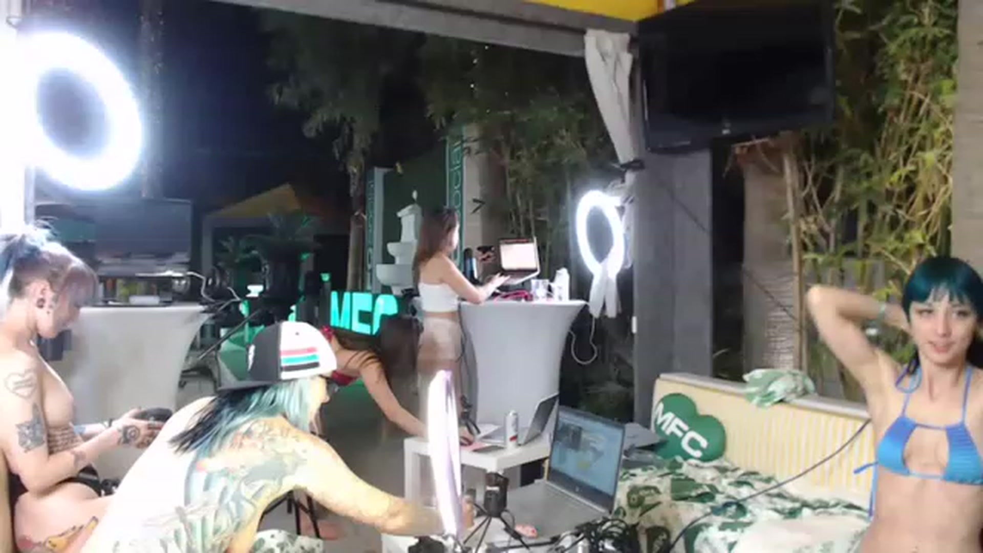 Gallery image thumbnail from ModestyBlazze's myfreecams stream on, 05/24/2023, 09:24 image 14 of 20